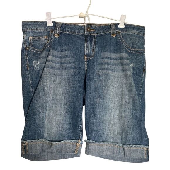 So Blue Mid-rise Distressed Zip Fly Cuffed Jean Denim Shorts Ladies Size 17 - Picture 1 of 12
